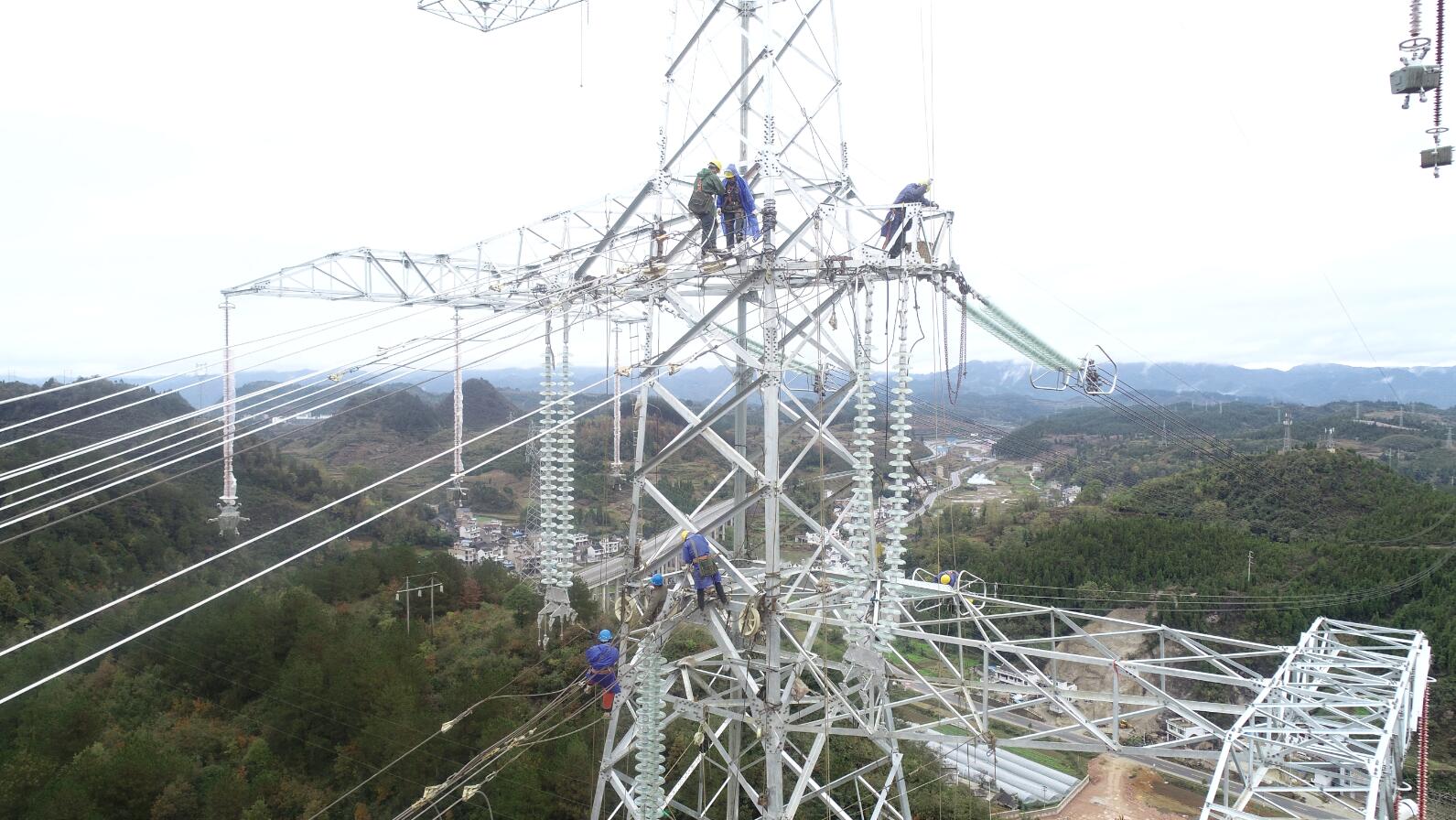 贵州省三穗至施秉高速公路500KV及220kV电力线路迁改项目